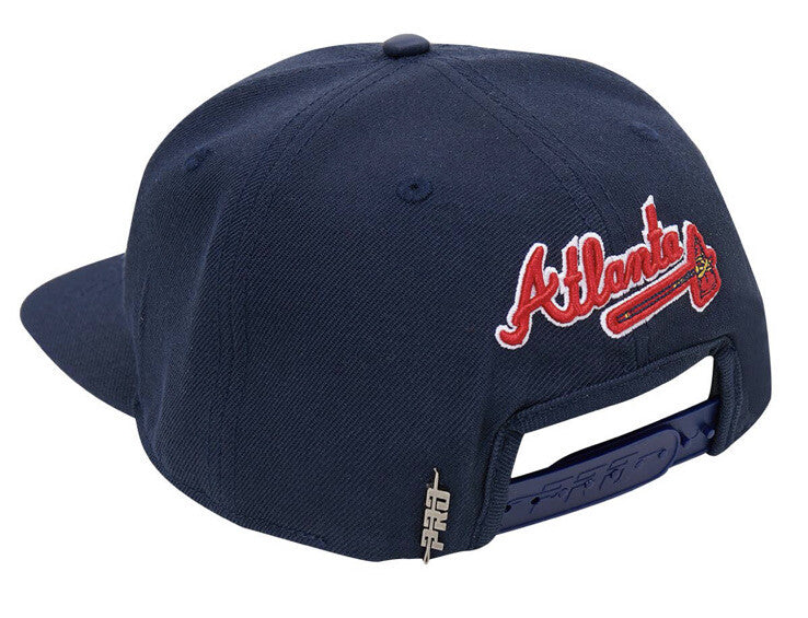 ATLANTA BRAVES LOGO SNAPBACK HAT Pro Standard Navy Blue