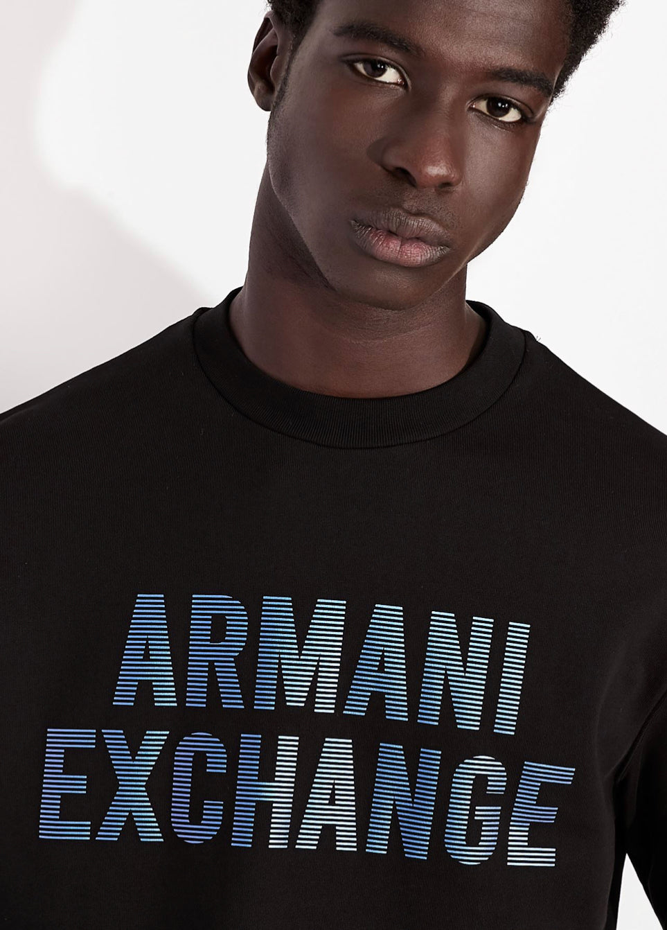 ARMANI EXCHANGE IRIDESCENT LOGO CREW NECK SWEATSHIRT (BLACK)